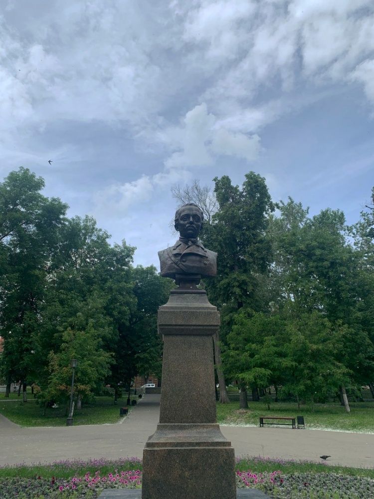 Памятник поэту М.Ю.Лермонтову